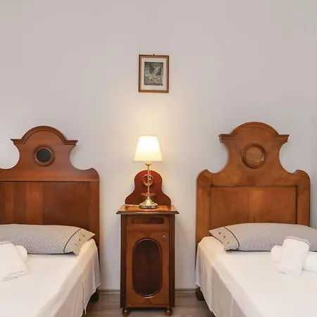 2 Bedroom In Casa vacanze *