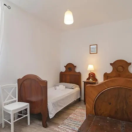 Сasa de vacaciones 2 Bedroom In Primošten