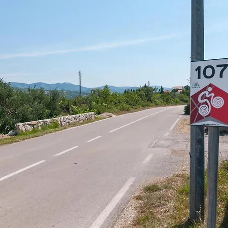 Stunning In With Kitchen 펜션