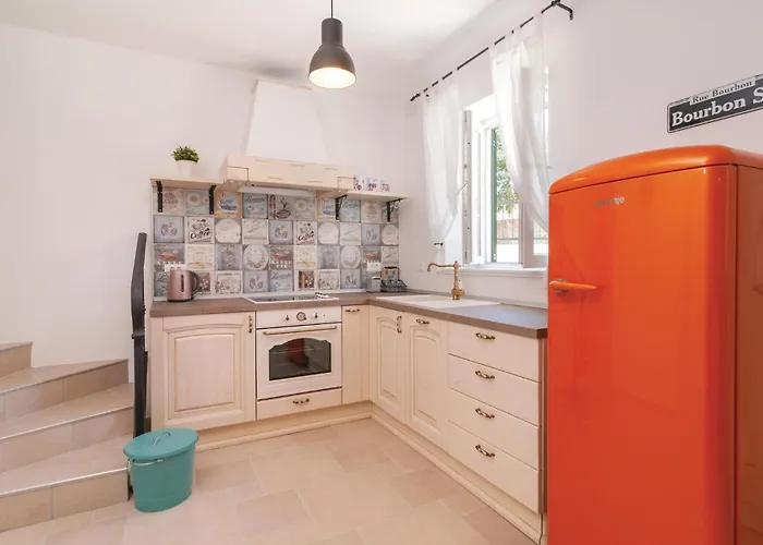 בית נופש Stunning In With Kitchen פרימוסטן