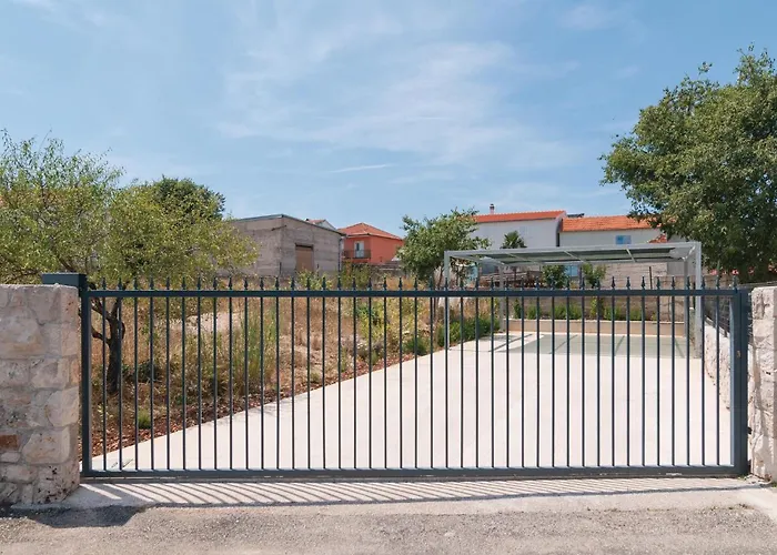 Stunning In With Kitchen בית נופש פרימוסטן