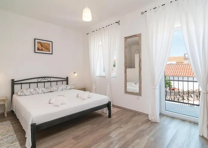 Stunning In With Kitchen פרימוסטן