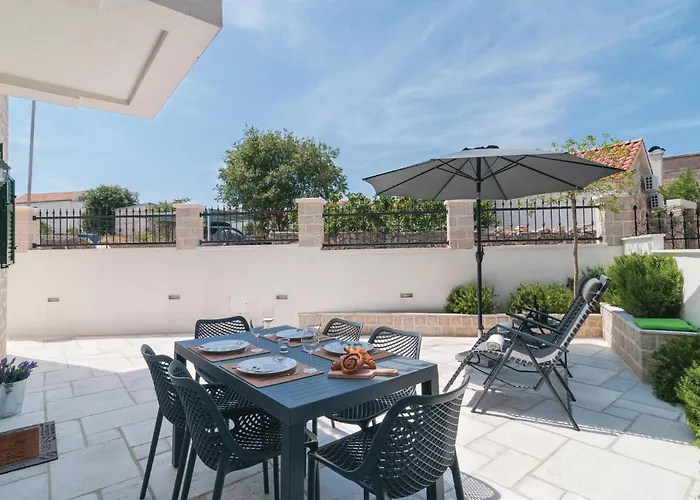 Stunning In With Kitchen בית נופש