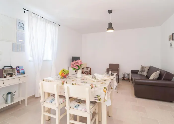 Stunning In With Kitchen בית נופש