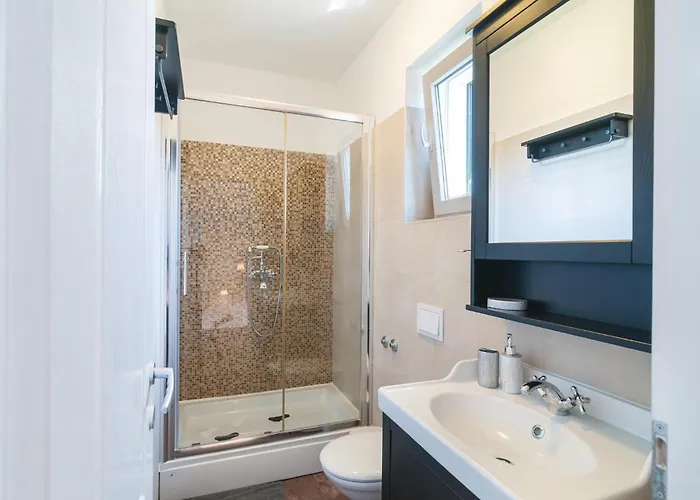 Stunning In With Kitchen בית נופש *