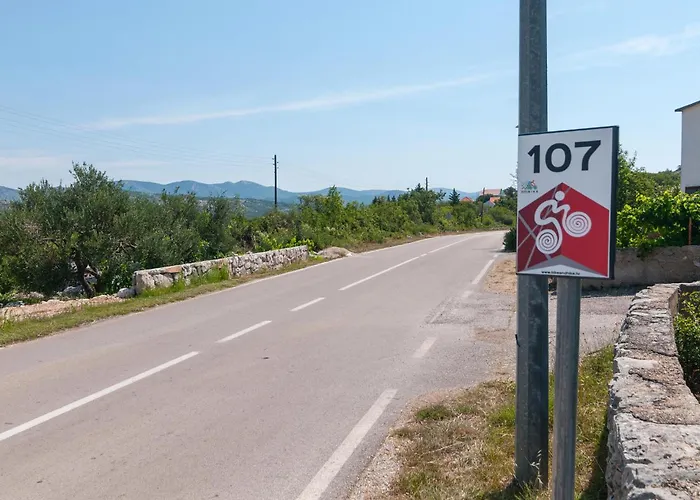 Stunning In With Kitchen בית נופש